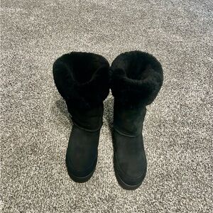 Black shearling boots size 7W. Great shape, warm.